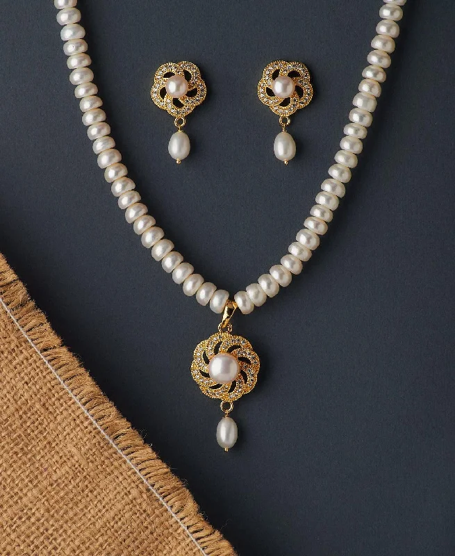 Worn medallion necklaces-Floral Real Pearl Necklace Set