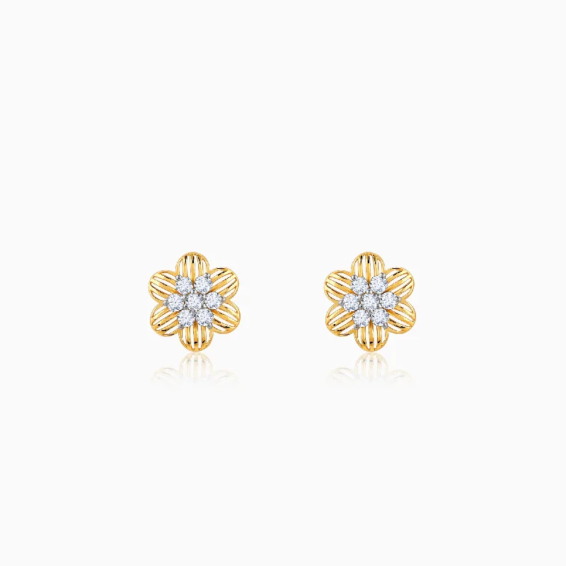 Vintage flair earrings-Gold Pretty Floral Diamond Earrings