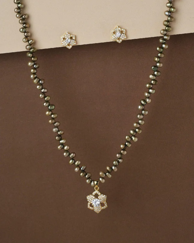 Fine drop necklaces-Pretty Pearl Necklace Set