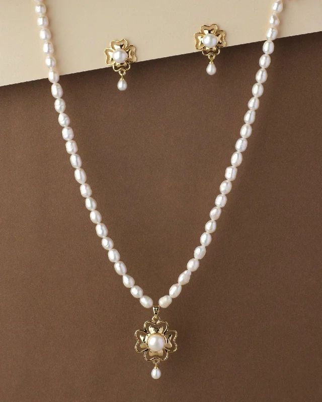 Sleek design necklaces-Pretty Real Pearl Necklace Set