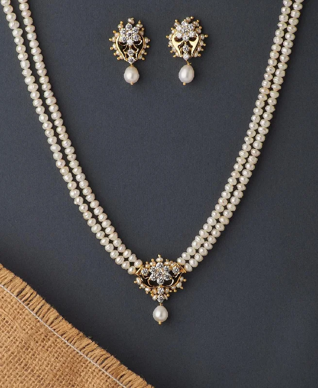 Smooth pendant necklaces-Floral Pearl Necklace Set