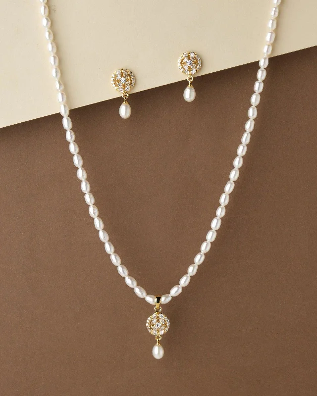 Multi-chain necklaces-Pretty Pearl Necklace Set