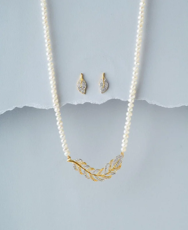 Wide link necklaces-Leaf Pearl Necklace Set