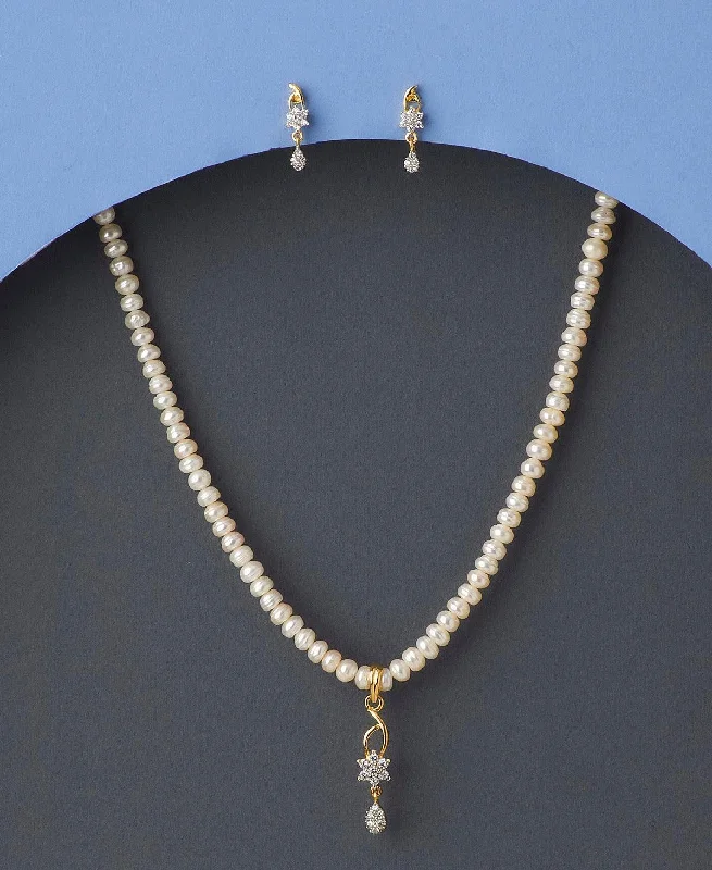 Reed weave necklaces-Floral Pearl Necklace Set