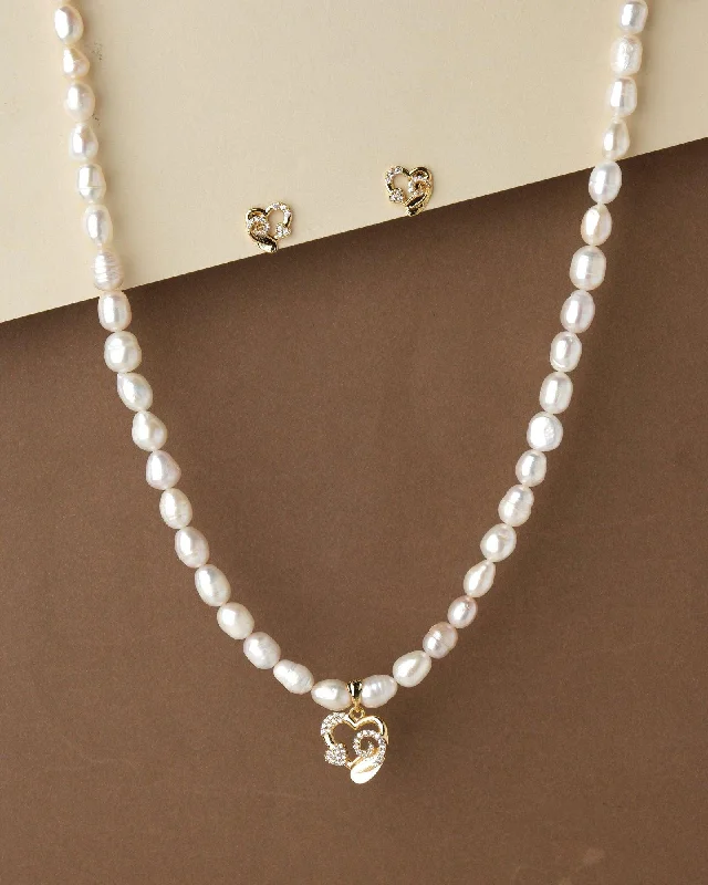 Pretty Pearl Necklace Set