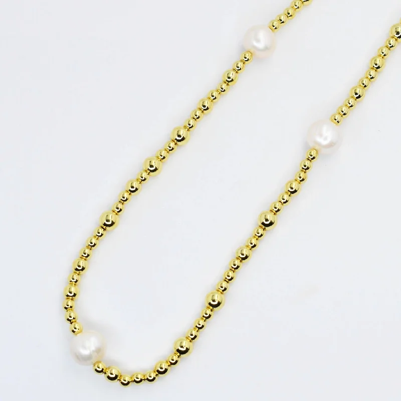 Haze glass necklaces-Gold Beaded Necklace With 3 Pearls N59