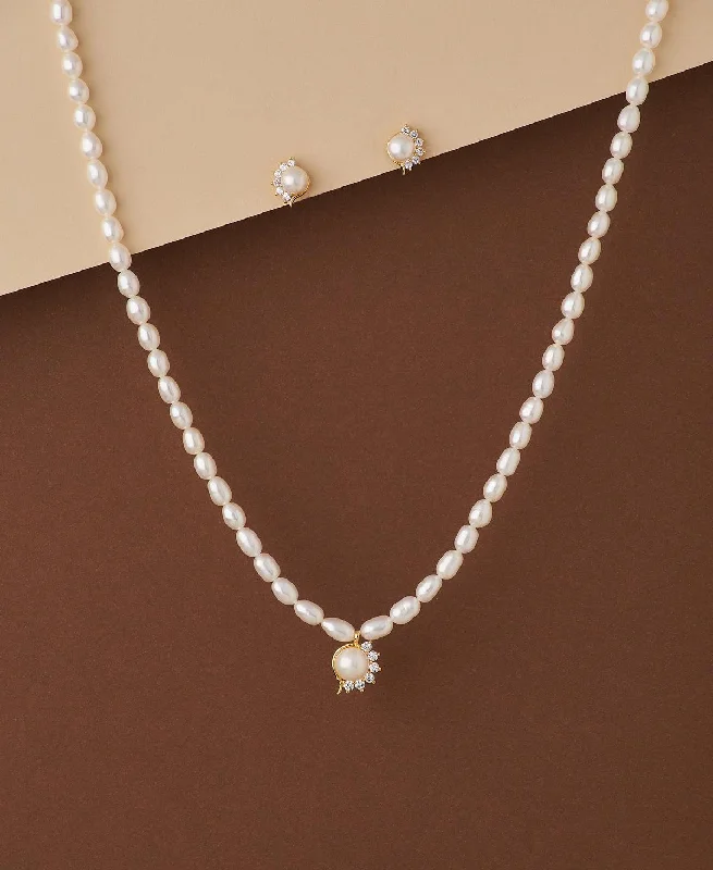 High gloss necklaces-Pretty Pearl Necklace Set