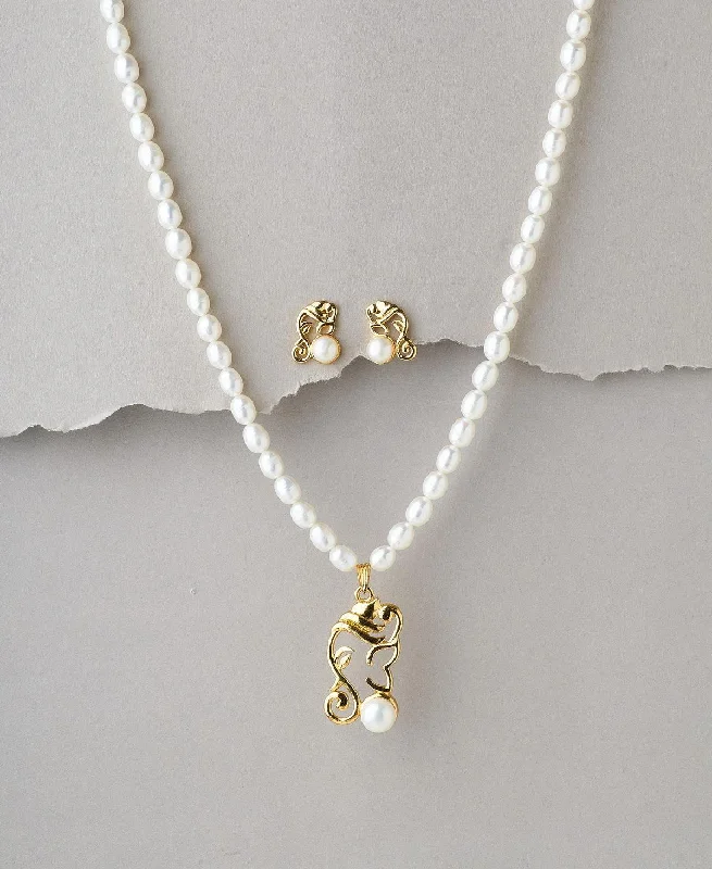 Thin yarn necklaces-Ganesh Pendant Real Pearl Necklace Set