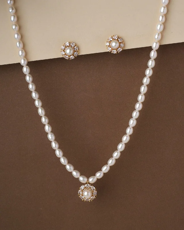 Sharp-line necklaces-Floral Stone Studded Pearl Necklace Set