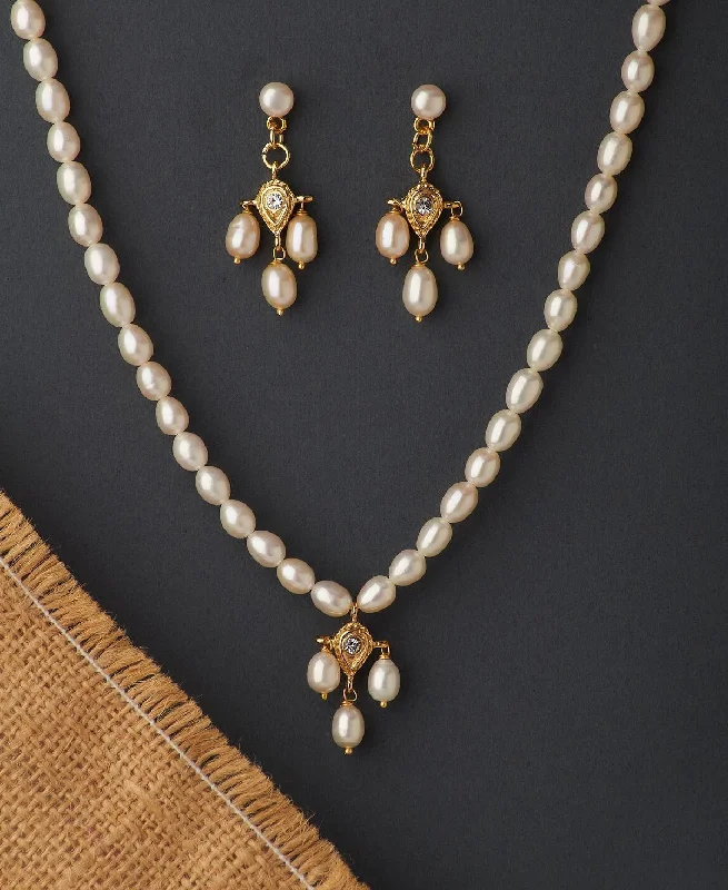 Leaf motif necklaces-Pretty Real Pearl Necklace Set