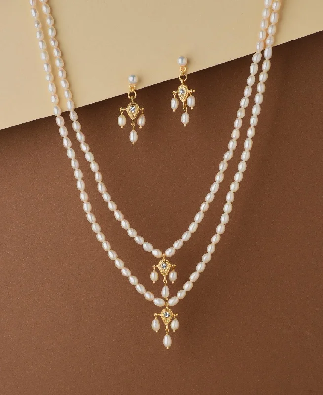 Trio birthstone necklaces-Pretty Stone Studded Pearl Necklace Set