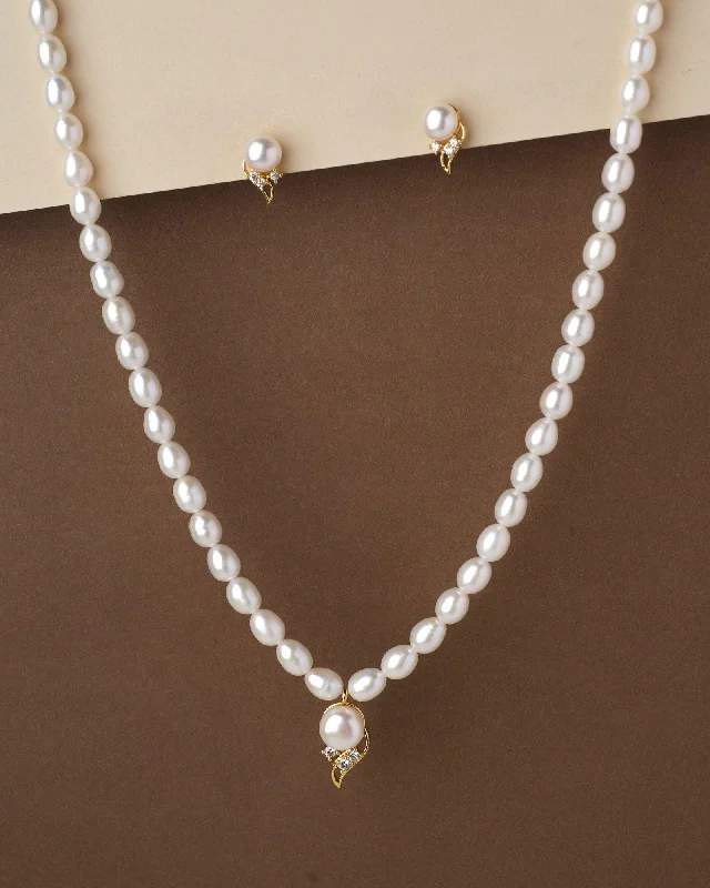 Glossy gold necklaces-Pretty Pearl Necklace Set