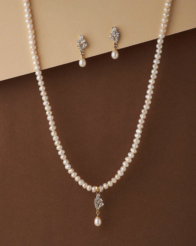 Polished disc necklaces-Pretty Pearl Necklace Set