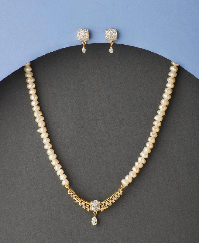 Topaz drop necklaces-Pretty Stone Studded Pearl Necklace Set