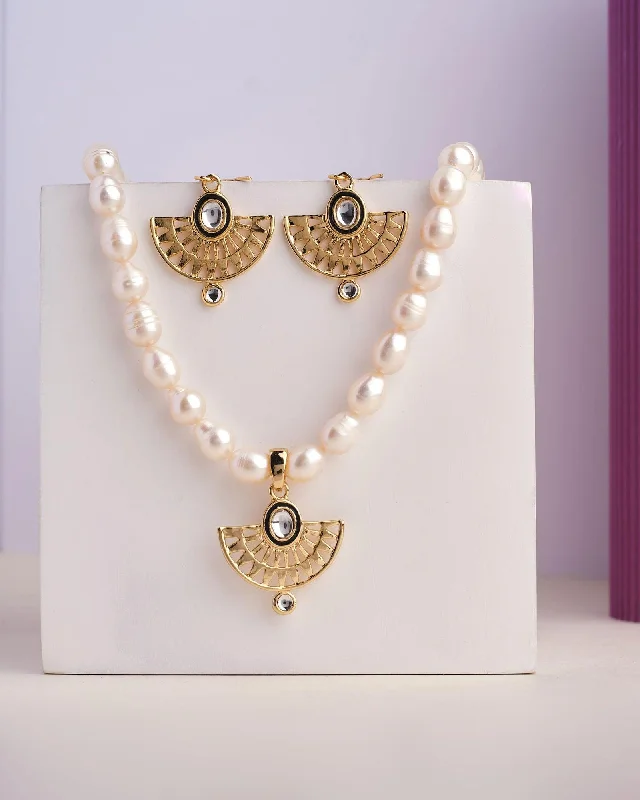 Galaxy charm necklaces-Lavish Luminary Pearl Necklace Set