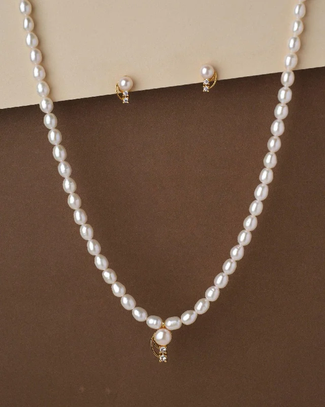 Bold gem necklaces-Pretty Pearl Necklace Set