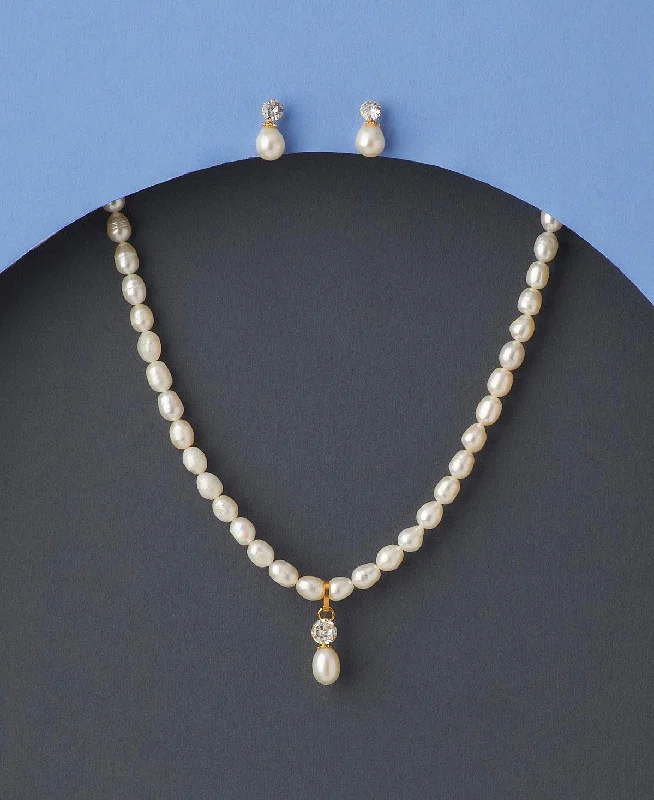 Raised bar necklaces-Pretty Pearl Necklace Set