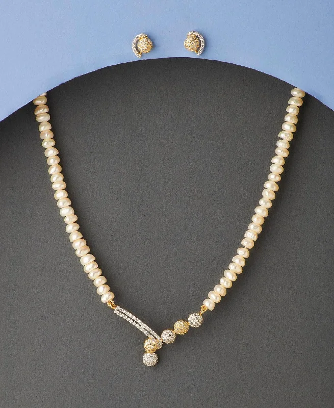 Thin yarn necklaces-Pretty Stone Studded Pearl Necklace Set