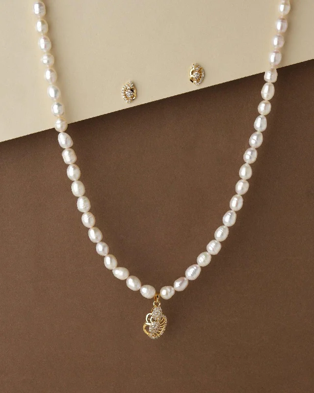 Light filigree necklaces-Pretty Pearl Necklace Set