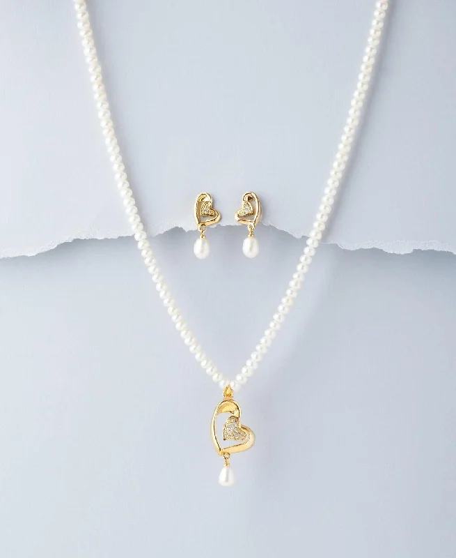 Worn medallion necklaces-Heart Real Pearl Necklace Set