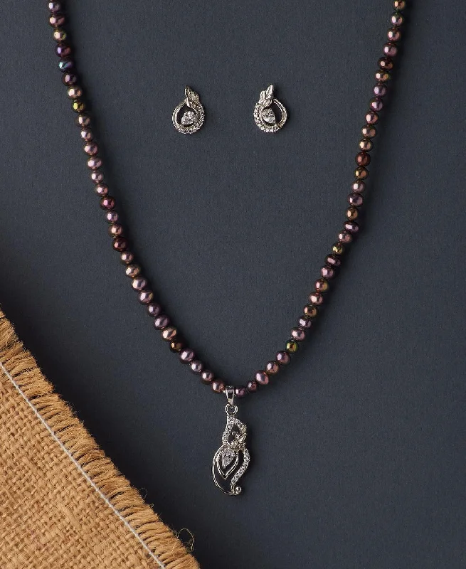 Tribal tassel necklaces-Pretty Pearl Necklace Set