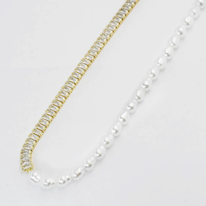 Loop knot necklaces-Pearly Sparkling Necklace M10