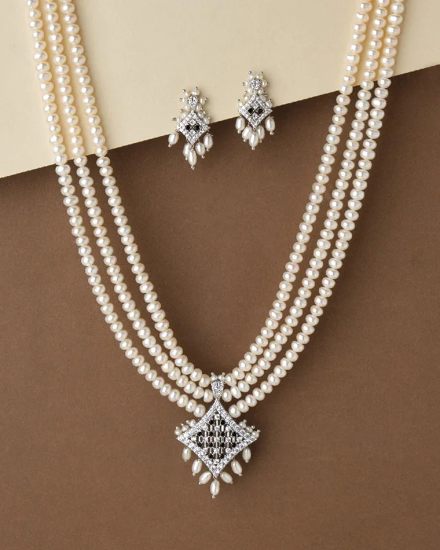 Silk fringe necklaces-Ravishing Pearl Necklace Set