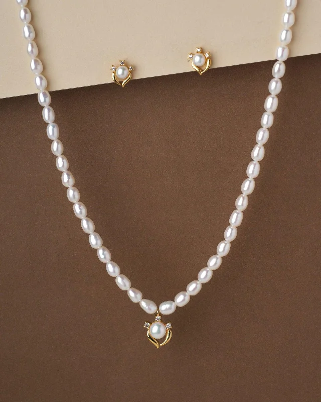 Retro locket necklaces-Pretty Pearl Necklace Set