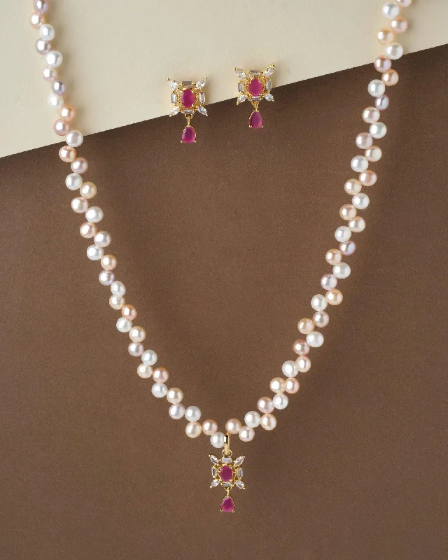 Drape-style necklaces-Ravishing Pearl Necklace Set