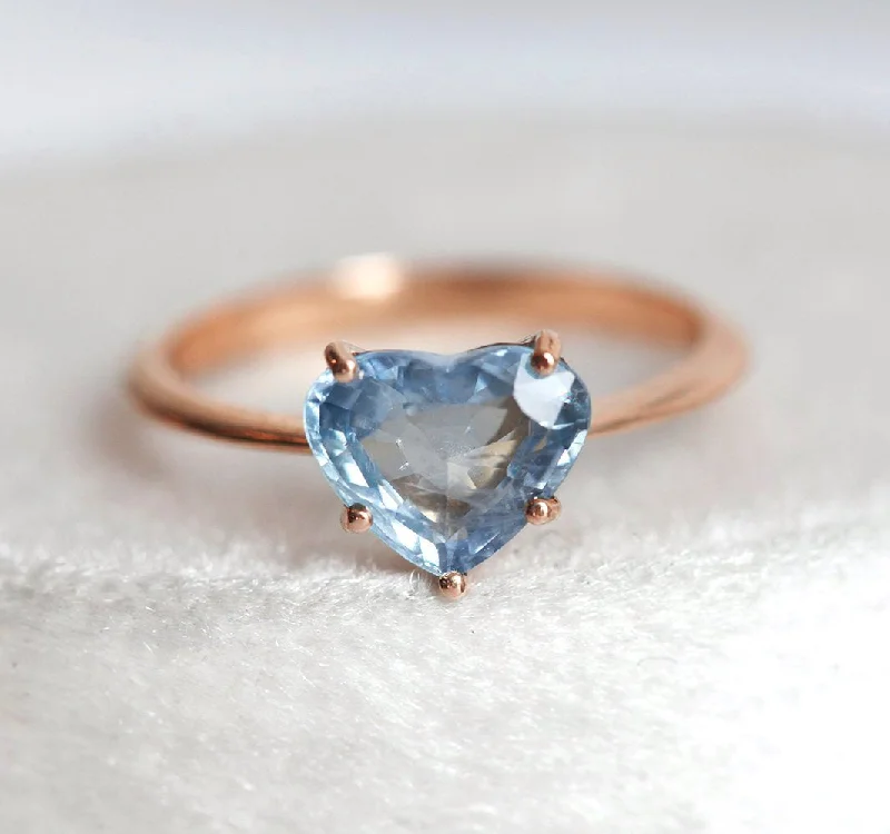 Infinity knot engagement rings-Molly Heart Sapphire Ring