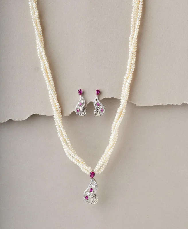 Sleek bar necklaces-Gorgeous White Pearl Necklace Set