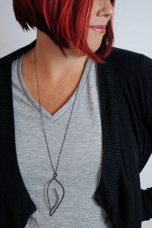 Pure crystal necklaces-Galbe long necklace in black steel, silver, or bronze