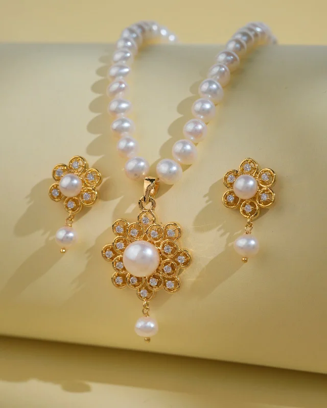 Petite charm necklaces-Flory Pearl Necklace Sets